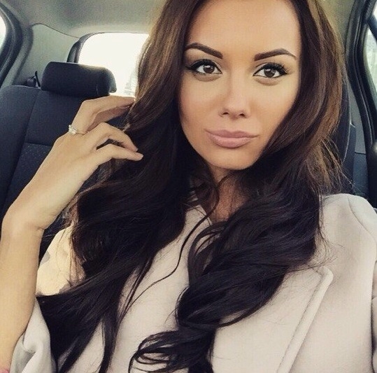 Живу в Москве, и мои услуги - это настоящее искусство удовольствия. ✨
Я умею сделать все, чтобы ты забыл обо всех своих проблемах. Мои мастерские руки и язычок обеспечат тебя незабываемым расслаблением и страстным удовольствием. 💆♂️💋
Фото, которые ты видишь - мои настоящие. Обрати внимание на мои изящные формы и чувственный взгляд. 📸
У меня есть отличные отзывы от моих довольных клиентов, которые говорят о моем неповторимом сервисе и чутком отношении. 💕
Моя миссия - окунуть тебя в мир релаксации и удовольствия. Встретимся в Москве и создадим яркие воспоминания вместе. Звони, и я твоя! 💋 Любочка